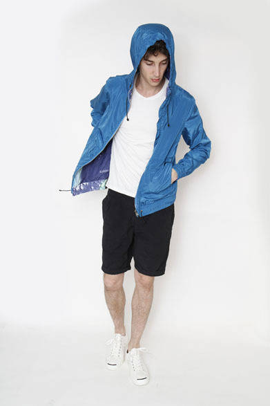 <strong>MINOTAUR｜ミノトール</strong>　2013春夏コレクション　EZIPT GIZA CREW TEE 7875円、Jaxa Reversible Deck Jacket 2万5725円、Wrinkles Shorts 2万3625円