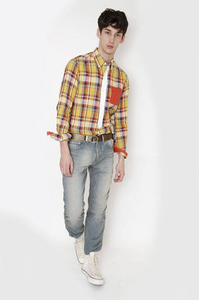 <strong>MINOTAUR｜ミノトール</strong>　2013春夏コレクション　LINEN CHECK B/D SHIRTS 1万8900円、Gather 5P Denim (Grunge) 3万6750円