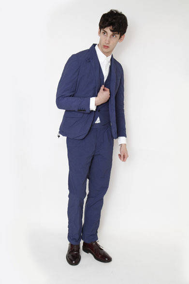 <strong>MINOTAUR｜ミノトール</strong>　2013春夏コレクション　Wrinkles 3B Jacket 4万5675円、Wrinkles Vest 2万3625円、Oxford BD Shirts 1万6800円、Wrinkles Slacks 2万7825円