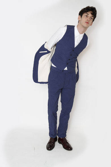 <strong>MINOTAUR｜ミノトール</strong>　2013春夏コレクション　Wrinkles 3B Jacket 4万5675円、Wrinkles Vest 2万3625円、Oxford BD Shirts 1万6800円、Wrinkles Slacks 2万7825円