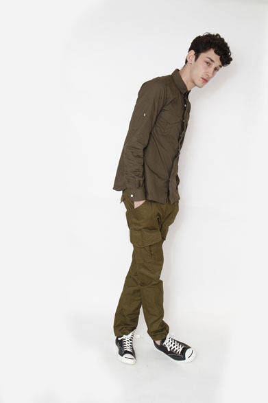 <strong>MINOTAUR｜ミノトール</strong>　2013春夏コレクション　SAFARI SHIRTS 1万7850円、VENTILE Safari Pants 2万6775円