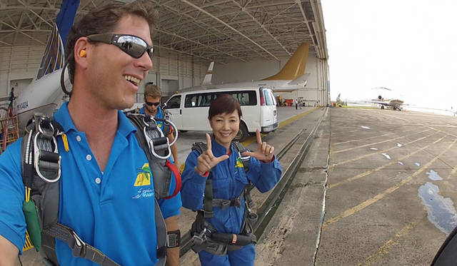 <strong>戸田恵子｜歌にドラマに観劇に、充実の2012年後半を振り返る</strong>　2年ぶりの社員旅行で訪れたグアムで人生初のスカイダイビングに挑戦