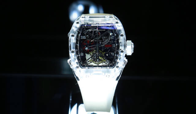 <strong>Richard Mille｜リシャール・ミル</strong>　「RM056 トゥールビヨンスプリットセコンド コンペティション クロノグラ フ フェリペ・マッサ サファイヤ」。世界限定5本。価格1億4,700万円
