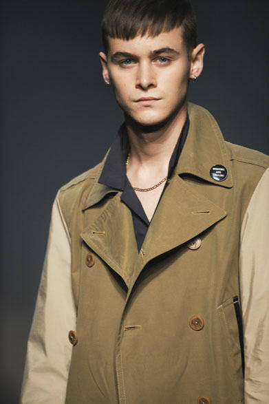 <strong>FACTOTUM｜ファクトタム</strong>　2013春夏コレクション　切り替えピーコート5万400円