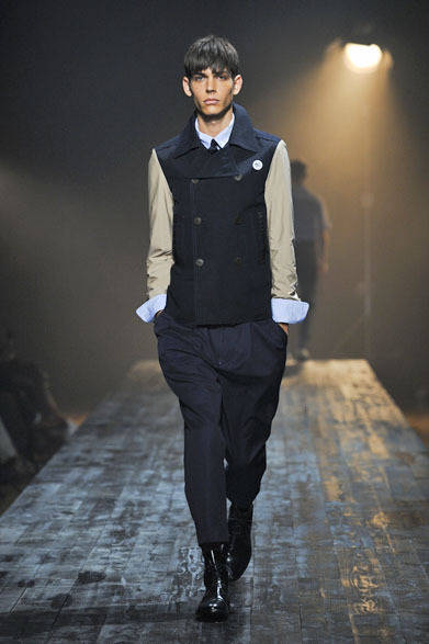 <strong>FACTOTUM｜ファクトタム</strong>　2013春夏コレクション　切り替えピーコート5万400円