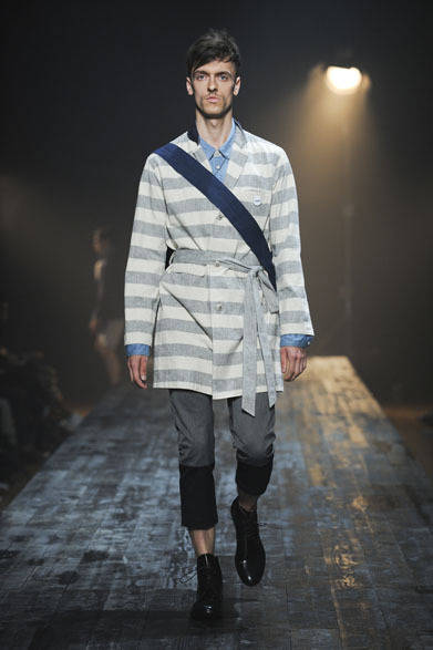 <strong>FACTOTUM｜ファクトタム</strong>　2013春夏コレクション　ボーダーコート4万950円