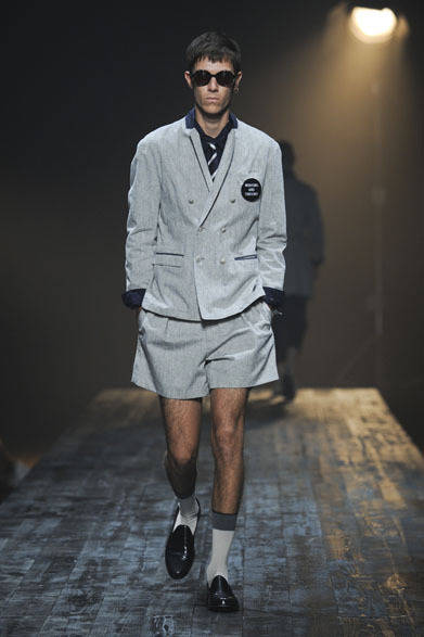 <strong>FACTOTUM｜ファクトタム</strong>　2013春夏コレクション　ダンガリーダブルブレストジャケット3万8850円、ダンガリーショーツ2万1000円