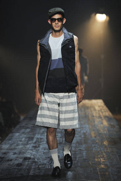 <strong>FACTOTUM｜ファクトタム</strong>　2013春夏コレクション　ダウンベスト3万5700円