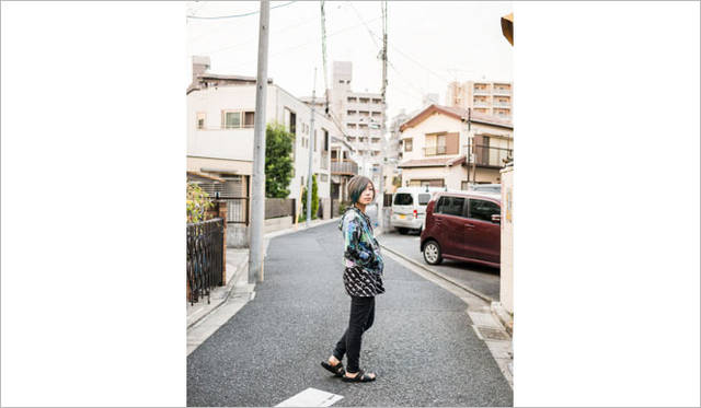 <strong>川本史織｜写真集『堕落部屋』</strong>　深海誉