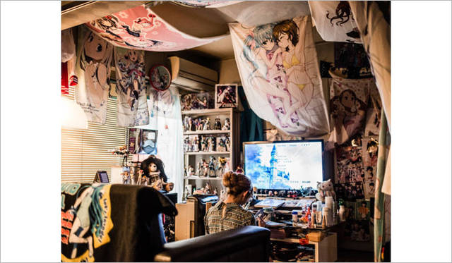 <strong>川本史織｜写真集『堕落部屋』</strong>　さくらこ