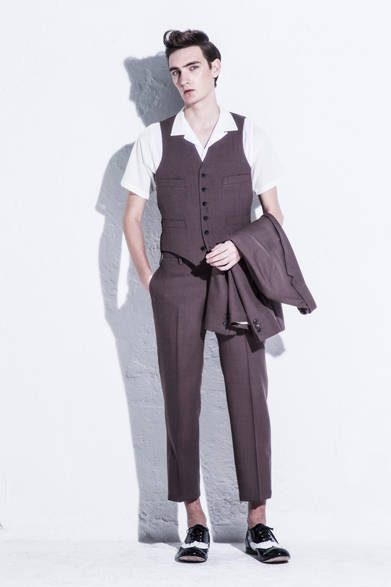 <strong>Patchy Cake Eater｜パッチーケークイーター</strong>　2013春夏コレクション　ジャケット5万3550円、ベスト3万5700円、シャツ2万1000円、クロップドパンツ2万8350円、ウィングチップシューズ5万2500円