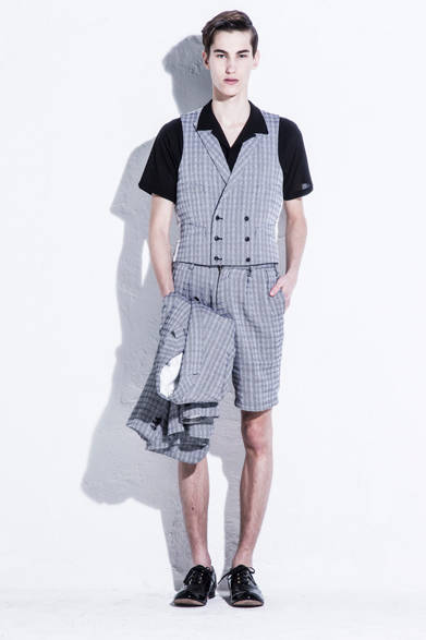 <strong>Patchy Cake Eater｜パッチーケークイーター</strong>　2013春夏コレクション　コットンツイードジャケット11万6550円、コットンツイードベスト3万4650円、シャツ2万1000円、コットンツイードショーツ2万2050円、ガラスレザーのプレーントゥシューズ4万8300円