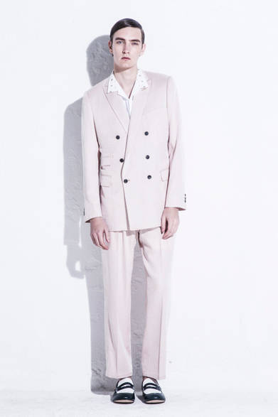 <strong>Patchy Cake Eater｜パッチーケークイーター</strong>　2013春夏コレクション　シルクドビーのダブルジャケット6万3000円、シャツ2万7300円、シルクドビーパンツ3万2550円、ローファー4万3050円