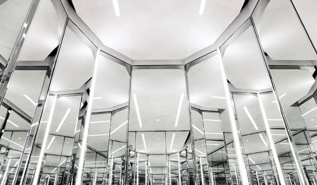 <strong>SAINT LAURENT│サンローラン</strong>　ストア イメージ