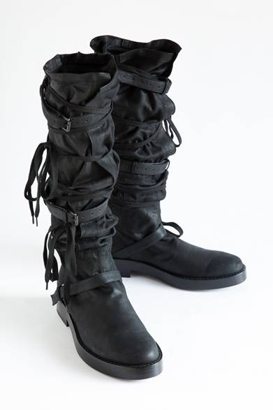 ブーツ<br />価格｜14万4900円<br /><br />『ANN DEMEULEMEESTER - 25 YEARS 25 SHOES』<br />期間│1月9日（水）～17日（木）<br />時間│10:00～20:00<br />会場│伊勢丹新宿店本館3階<br />東京都新宿区新宿3-14-1<br />Tel.03-5919-3381<br />