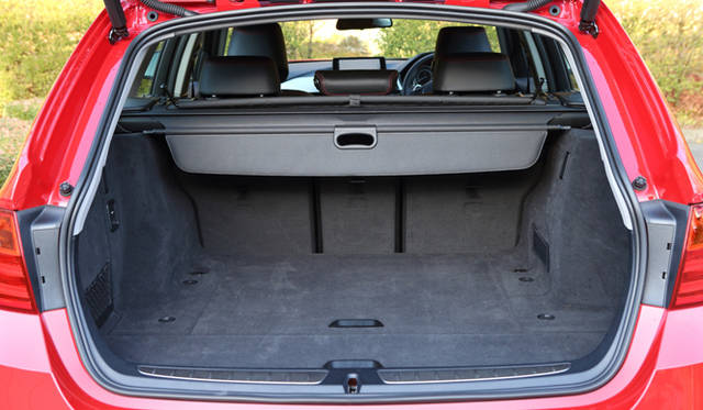 <strong>BMW 320d BluePerformance Touring Sport｜ビー・エム・ダブリュー 320d ブルーパフォーマンス ツーリング スポーツ</strong><br />