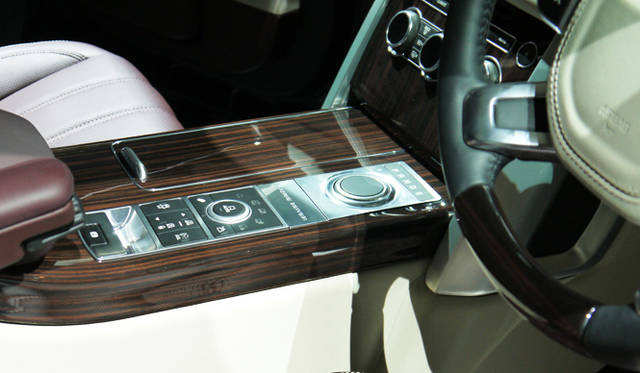 <strong>Land Rover Range Rover 5.0 V8 SUPERCHARGED VOGUE｜ランドローバー レンジローバー 5.0 V8 スーパーチャージド ヴォーグ</strong>