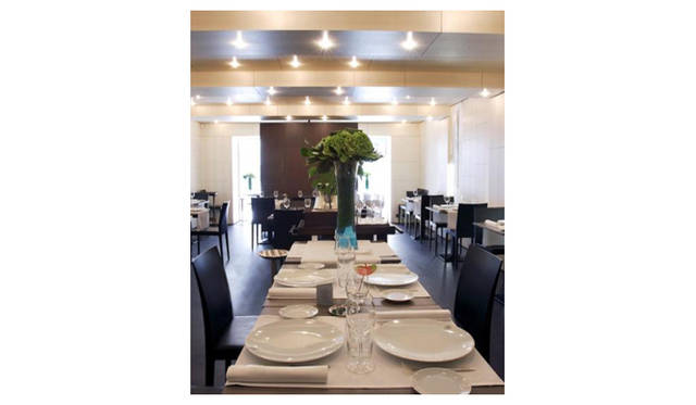 <strong>KEISUKE MATSUSHIMA　10周年記念メニュー</strong>　2002年にオープンしたレストラン「KEISUKE MATSUSHIMA」は昨年10周年を迎えた