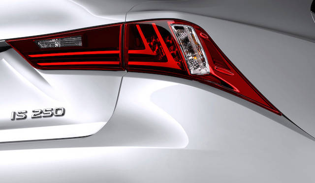 <strong>Lexus IS｜レクサス IS</strong>