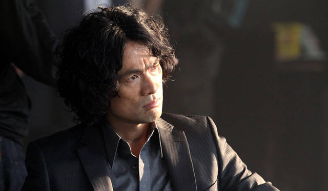 <strong>MOVIE｜映画『脳男』</strong>　© 2013 映画「脳男」製作委員会