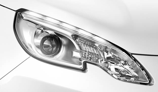 <strong>Peugeot 2008｜プジョー2008</strong>