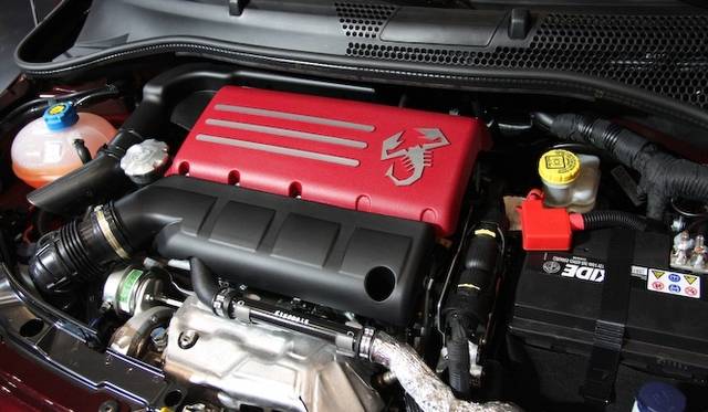 <strong>ABARTH 695 Edizione Maserati｜アバルト 695 エディツィオーネ マセラティ</strong>