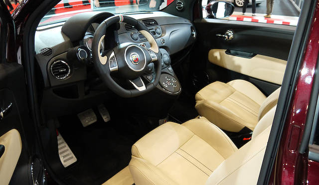 <strong>ABARTH 695 Edizione Maserati｜アバルト 695 エディツィオーネ マセラティ</strong>