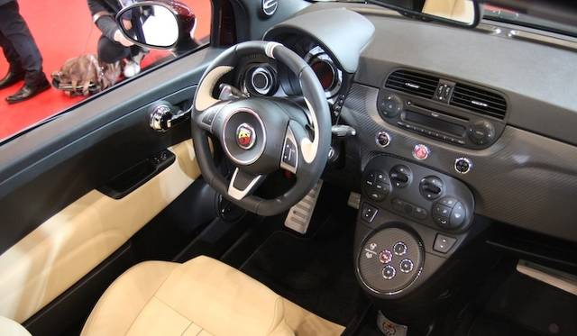 <strong>ABARTH 695 Edizione Maserati｜アバルト 695 エディツィオーネ マセラティ</strong>