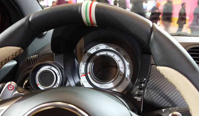 <strong>ABARTH 695 Edizione Maserati｜アバルト 695 エディツィオーネ マセラティ</strong>