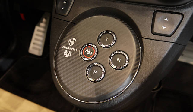 <strong>ABARTH 695 Edizione Maserati｜アバルト 695 エディツィオーネ マセラティ</strong>