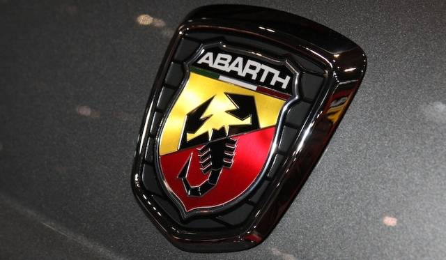 <strong>ABARTH 595 Competizione｜アバルト595 コンペティツィオーネ</strong>