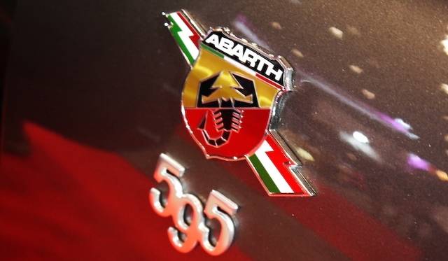 <strong>ABARTH 595 Competizione｜アバルト595 コンペティツィオーネ</strong>