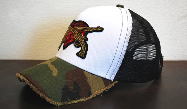 <strong>roar × YOSHINORI KOTAKE DESIGN｜ロアー×ヨシノリ コタケ デザイン</strong>　　ホワイト×ゴールド　1万5750円