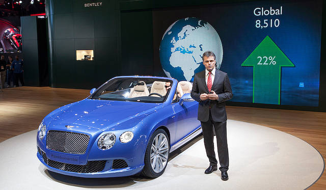 <strong>Bentley Continental GT Speed Convertible｜ベントレー コンチネンタルGT スピード コンバーチブル</strong><br />ワールドプレミアの様子　チェアマン ヴォルフガング・シュライバー博士（Dr.Wolfgang Schreiber）はベントレーの好調をアピール