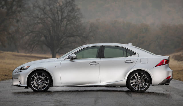 <strong>Lexus IS 350 F SPORT｜レクサス IS 350 Fスポーツ</strong>