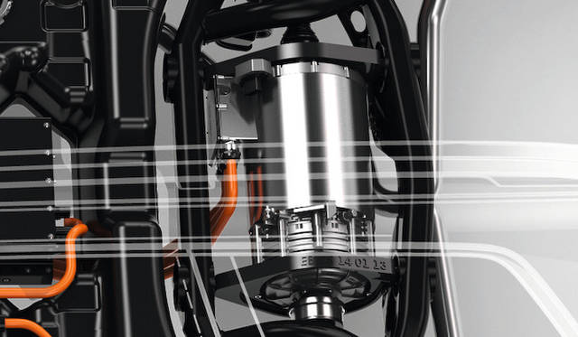 <strong>Volkswagen CrossBlue｜フォルクスワーゲン クロスブルー</strong><br />リヤを駆動するモーター。電池残量が少ないときには、フロントモーターを駆動して電力を得る、プロペラシャフトを必要としない「プロペラシャフト バイ ワイヤ」で駆動する