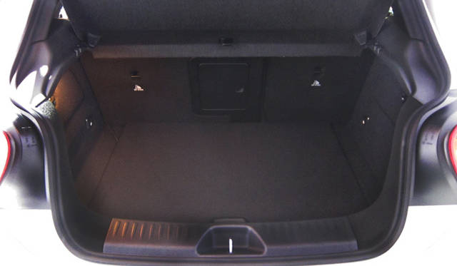 <strong>Mercedes-Benz A 250 SPORT｜メルセデス・ベンツ A 250 シュポルト</strong>