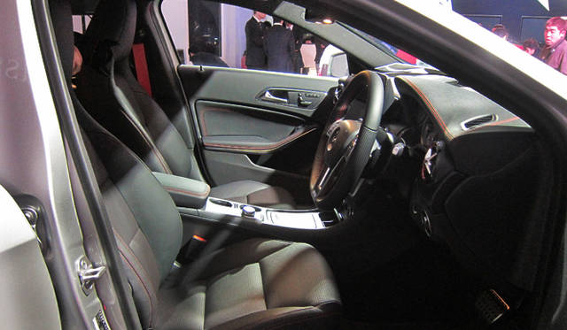 <strong>Mercedes-Benz A 250 SPORT｜メルセデス・ベンツ A 250 シュポルト</strong>