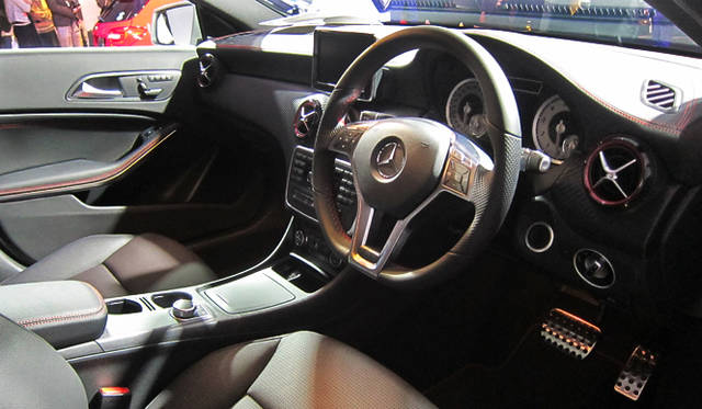 <strong>Mercedes-Benz A 250 SPORT｜メルセデス・ベンツ A 250 シュポルト</strong>