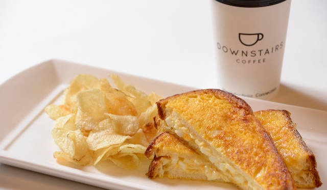 <strong>Mercedes-Benz Connection｜メルセデス・ベンツ コネクション</strong><br />ホットサンドのセット