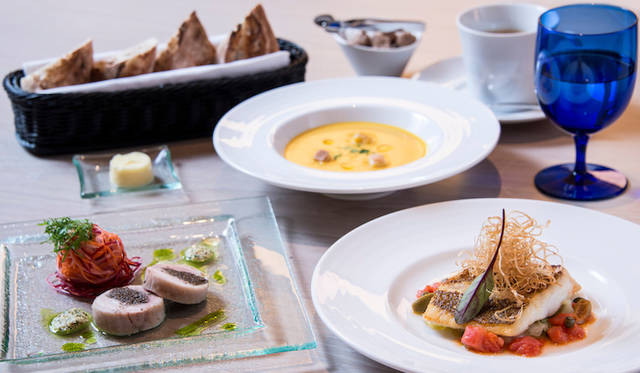 <strong>Mercedes-Benz Connection｜メルセデス・ベンツ コネクション</strong><br />レストラン「UPSTAIRS」のランチメニュー、B-Classセット