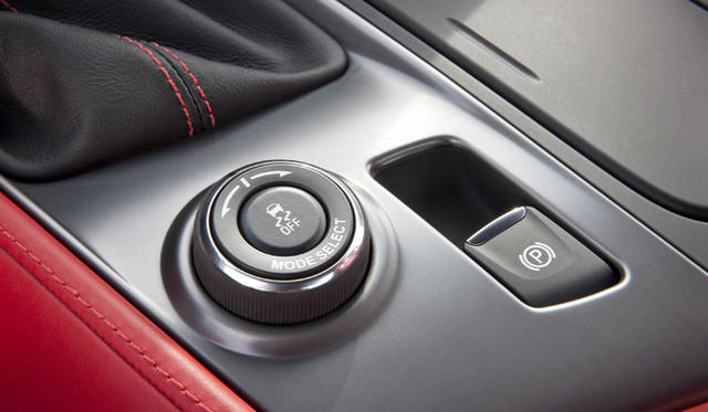 <strong>Chevrolet Corvette Stingray｜シボレー コルベット スティングレイ</strong>