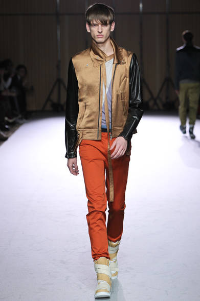 <strong>ato｜アトウ</strong>　2013春夏コレクション　ブルゾン6万8250円、Tシャツ1万1550円、パンツ2万3100円