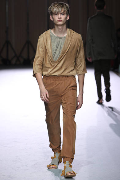 <strong>ato｜アトウ</strong>　2013春夏コレクション　シャツ2万3100円