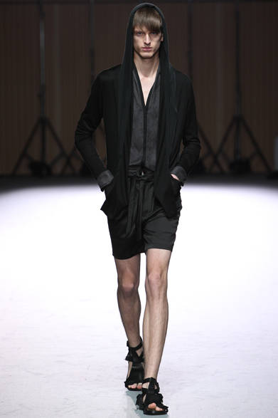 <strong>ato｜アトウ</strong>　2013春夏コレクション　トップ3万3600円、シャツ2万3100円、パンツ1万9950円