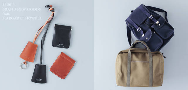　2013春夏コレクション　左／英国発のレザーグッズメーカーとのコラボレーショングッズ。今回のマーガレット・ハウエルとの取り組みでは、シンプルなコインケースと、カギを保護するカバータイプのキーケースが登場。コインケース各9975円､キーケース各6300円（マーガレット・ハウエル）、右／CHAPMAN（チャップマン）は1893年創業のイギリスのアウトドアバッグブランドで、防水性に優れたゴム引きコットンキャンバスのバッグが長く愛されている。マーガレット・ハウエル別注は、質実剛健な素材を、モダンなデザインでアレンジ。リュック3万9900円、バッグ5万9850円（マーガレット・ハウエル）