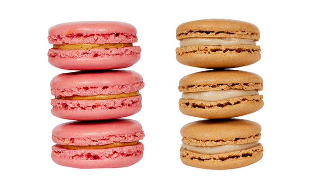 <strong>LADURÉE｜ラデュレ</strong>　「マカロン・テ・ア・ラ・ローズ」「マカロン・コニャック」各270円