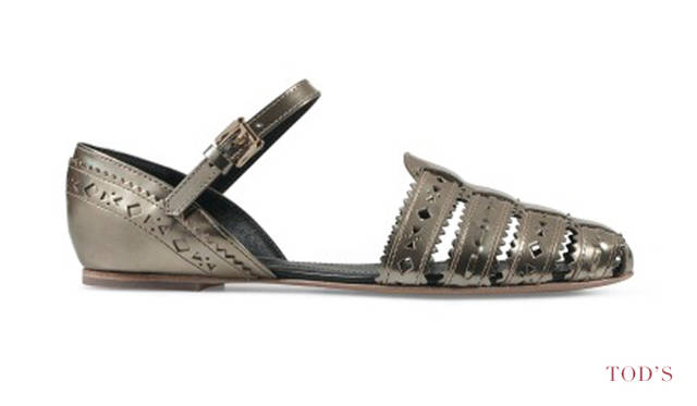 <strong>TOD’S｜トッズ</strong><br />サンダル「ジネーブラ」 [H0cm]　6万9300円（トッズ／トッズ・ジャパン <#BLOCK_1254#>0120-102-578）