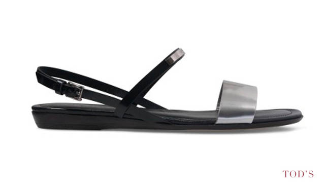 <strong>TOD’S｜トッズ</strong><br />サンダル「マティス」 [H1cm]　6万900円（トッズ／トッズ・ジャパン <#BLOCK_1254#>0120-102-578）