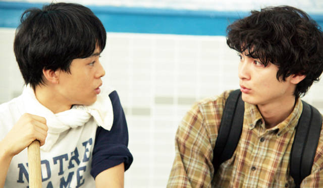 <strong>映画『横道世之介』 </strong>　ストーリーは、大学に入学した高良健吾演じる18歳の横道世之介と、彼に関わり、その16年後、彼との思い出を温かな気持ちで思い出す人々を中心に展開する　©2013『横道世之介』製作委員会